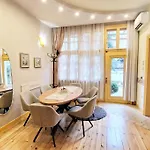Tomovi - Three Bedrooms Center