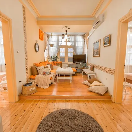 Tomovi - Three Bedrooms Center Apartment Plowdiw