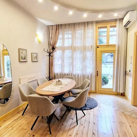 Tomovi - Three Bedrooms Center