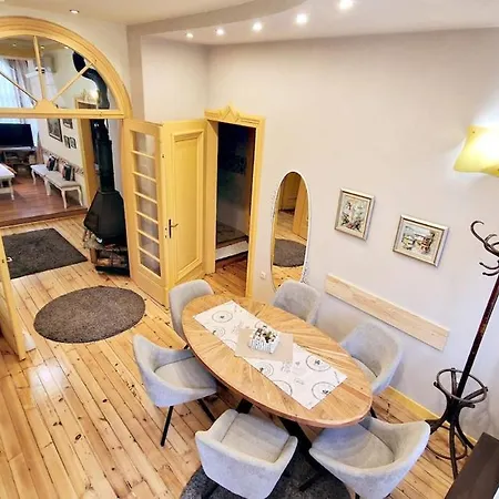 Tomovi - Three Bedrooms Center דירה *