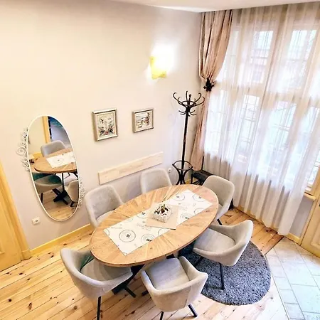 Tomovi - Three Bedrooms Center *