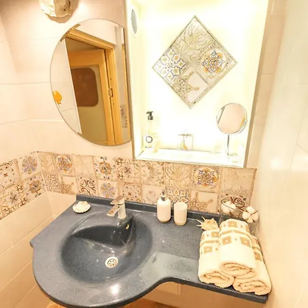 Tomovi - Three Bedrooms Center