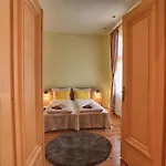 Apartment Tomovi - Three Bedrooms Center