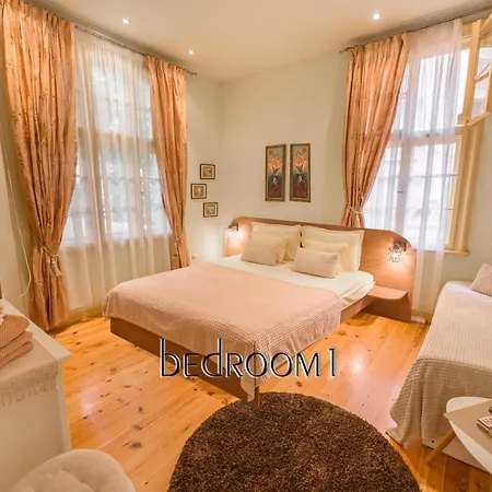 Apartment Tomovi - Three Bedrooms Center Plowdiw
