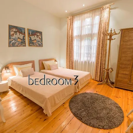 Apartment Tomovi - Three Bedrooms Center *