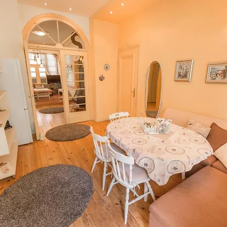 Apartment Tomovi - Three Bedrooms Center *