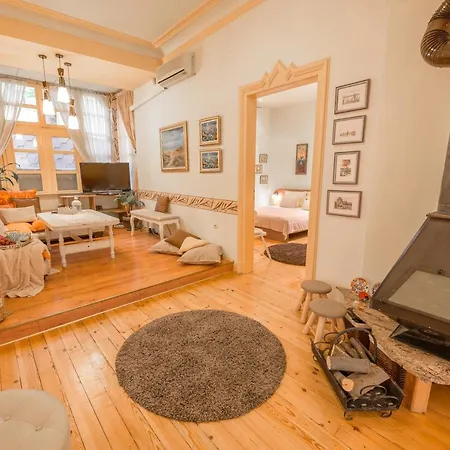 Apartment Tomovi - Three Bedrooms Center