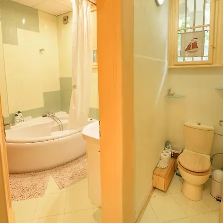 Tomovi - Three Bedrooms Center Apartment Plowdiw