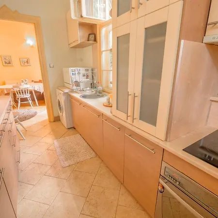 Apartment Tomovi - Three Bedrooms Center