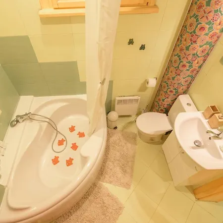 Tomovi - Three Bedrooms Center Apartment *