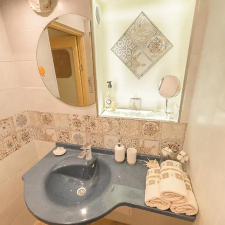 Tomovi - Three Bedrooms Center Plowdiw