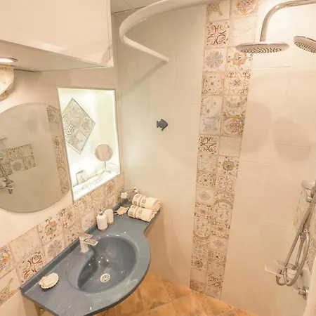 Tomovi - Three Bedrooms Center Plowdiw