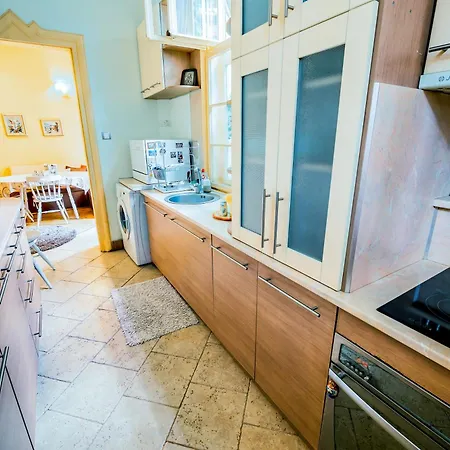 Tomovi - Three Bedrooms Center
